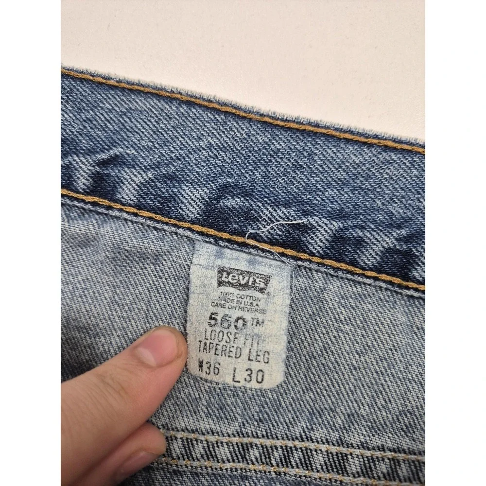 Vintage Levis 560 Loose Tapered Jeans Mens 36x30 Blue Denim USA 90s Distressed